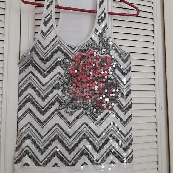 Top - Picture 2 of 2